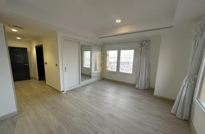 Apartment - 2 Bedrooms - 3 Bathrooms for rent in West Porto Drive - Porto Arabia - The Pearl Island - Doha