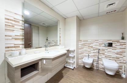 Apartment - 1 - 2 for rent in Lusail Marina Heights - Marina District - Lusail