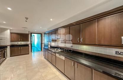 Apartment - 3 Bedrooms - 4 Bathrooms for rent in Tower 31 - Porto Arabia - The Pearl Island - Doha