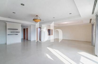 Apartment - 2 Bedrooms - 3 Bathrooms for sale in West Porto Drive - Porto Arabia - The Pearl Island - Doha