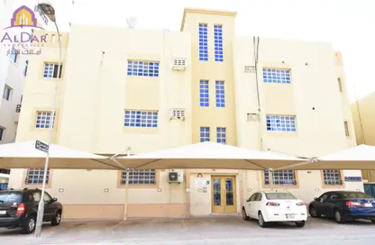 Apartment - 3 Bedrooms - 2 Bathrooms for rent in Al Muntazah - Doha