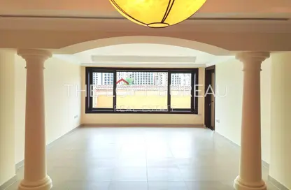 Townhouse - 2 Bedrooms - 3 Bathrooms for rent in La Croisette - Porto Arabia - The Pearl Island - Doha