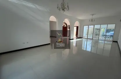 Compound - 5 Bedrooms - 5 Bathrooms for rent in Al Nuaija Street - Al Nuaija - Doha