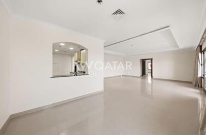 Apartment - 2 Bedrooms - 3 Bathrooms for rent in East Porto Drive - Porto Arabia - The Pearl Island - Doha