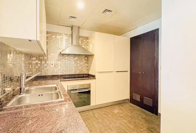 1002421 - Property Image 3