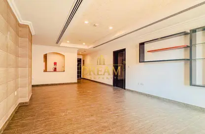 Apartment - 1 Bedroom - 2 Bathrooms for rent in Porto Arabia - The Pearl Island - Doha