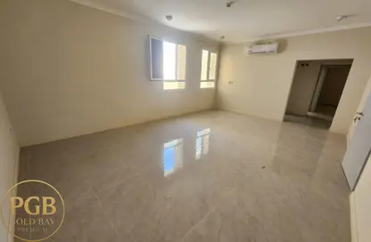 Apartment - 2 Bedrooms - 2 Bathrooms for rent in Fereej Kulaib - Doha