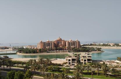 Apartment - 2 Bedrooms - 2 Bathrooms for rent in Porto Arabia - The Pearl Island - Doha