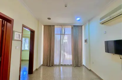 Apartment - 1 Bedroom - 1 Bathroom for rent in Umm Ghwailina Comm - Umm Ghuwalina - Umm Ghuwailina - Doha