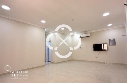 Apartment - 2 Bedrooms - 2 Bathrooms for rent in Al Nasr Street - Al Nasr - Doha