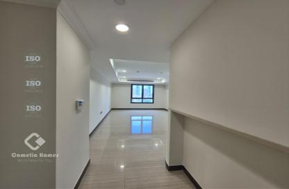 Apartment - 1 Bedroom - 2 Bathrooms for rent in East Porto Drive - Porto Arabia - The Pearl Island - Doha