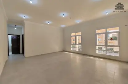 شقة - 2 غرف نوم - 2 حمامات للايجار في اي بي 16 - دوحة الجديد - الدوحة