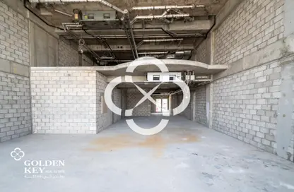 Show Room - Studio - 1 Bathroom for rent in The Commercial Avenue - Umm Al Seneem - Doha