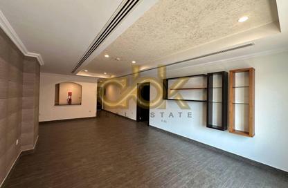 Apartment - 1 Bedroom - 2 Bathrooms for rent in East Porto Drive - Porto Arabia - The Pearl Island - Doha