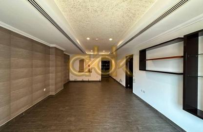 Apartment - 1 Bedroom - 2 Bathrooms for rent in East Porto Drive - Porto Arabia - The Pearl Island - Doha