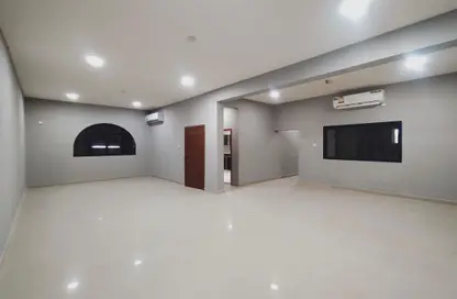 Apartment - 3 Bedrooms - 3 Bathrooms for rent in Fereej Kulaib - Doha