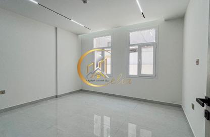 Apartment - 2 Bedrooms - 3 Bathrooms for rent in Bin Omran 35 - Fereej Bin Omran - Doha