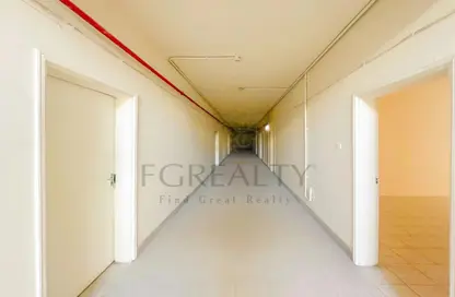 سكن عمال - استوديو - 2 حمامات للايجار في المنطقة الصناعية - الدوحة