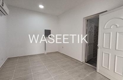 Apartment - Studio - 1 Bathroom for rent in Al Aziziyah - Al Aziziyah - Doha