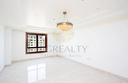Apartment - 2 Bedrooms - 1 Bathroom for rent in Tower 16 - Porto Arabia - The Pearl Island - Doha