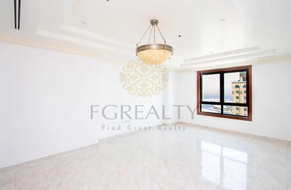 Apartment - 2 Bedrooms - 1 Bathroom for rent in Tower 16 - Porto Arabia - The Pearl Island - Doha