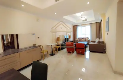 شقة - 3 غرف نوم - 3 حمامات للايجار في شارع انس - فريج بن محمود الشمالي - فريج بن محمود - الدوحة