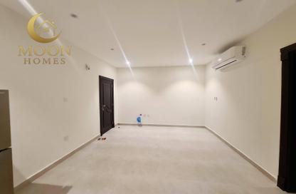 Apartment - 1 Bedroom - 1 Bathroom for rent in Umm Ghwailina Comm - Umm Ghuwalina - Umm Ghuwailina - Doha Apartment - 1 Bedroom - 1 Bathroom for rent in Umm Ghwailina Comm - Umm Ghuwalina - Umm Ghuwailina - Doha
