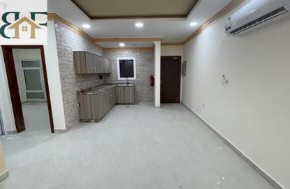 Apartment - 2 Bedrooms - 2 Bathrooms for rent in Umm Ghuwalina - Umm Ghuwailina - Doha