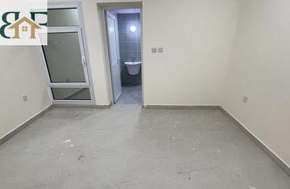 Apartment - 2 Bedrooms - 2 Bathrooms for rent in Umm Ghuwalina - Umm Ghuwailina - Doha