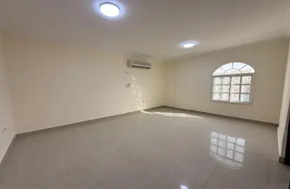 Apartment - 3 Bedrooms - 2 Bathrooms for rent in Al Mansoura - Al Mansoura - Doha