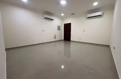 شقة - 2 غرف نوم - 2 حمامات للايجار في شارع العزيزة - العزيزية - الدوحة