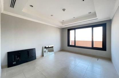 Apartment - 3 Bedrooms - 4 Bathrooms for rent in East Porto Drive - Porto Arabia - The Pearl Island - Doha