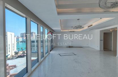 Penthouse - 4 Bedrooms - 6 Bathrooms for rent in Crystal Residence - Gewan Island - The Pearl Island - Doha