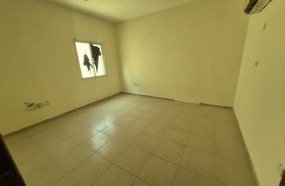 Compound - 6 Bedrooms - 3 Bathrooms for rent in Ain Khaled - Doha