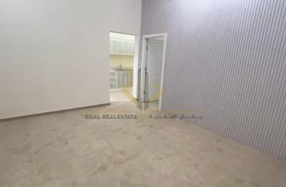 شقة - غرفة نوم - 1 حمام للايجار في الدفنة - الدفينة - الدوحة