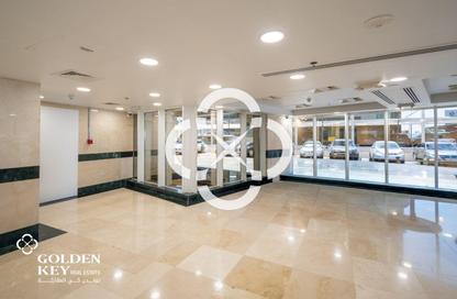 Shop - Studio - 1 Bathroom for rent in West Bay Tower - West Bay - West Bay - Doha