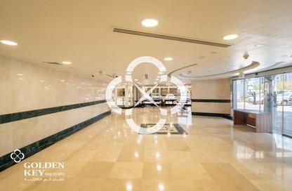 Shop - Studio - 1 Bathroom for rent in West Bay Tower - West Bay - West Bay - Doha