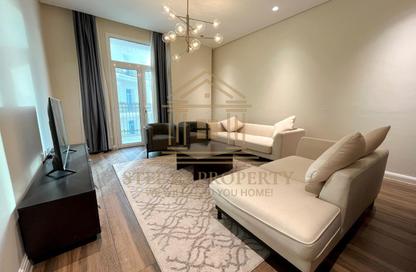 Apartment - 2 Bedrooms - 3 Bathrooms for rent in Floresta Gardens - The Pearl Island - Doha