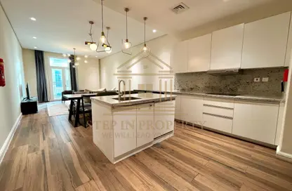 Apartment - 2 Bedrooms - 3 Bathrooms for rent in Floresta Gardens - The Pearl Island - Doha