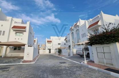 Villa - 3 Bedrooms - 5 Bathrooms for rent in Umm Al Seneem Street - Ain Khaled - Doha