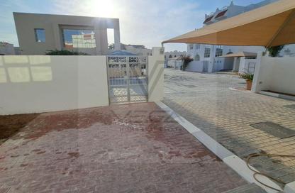 Villa - 3 Bedrooms - 5 Bathrooms for rent in Umm Al Seneem Street - Ain Khaled - Doha