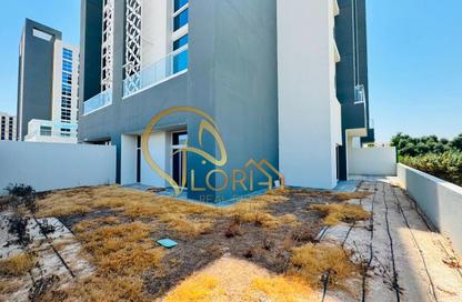 Apartment - 2 Bedrooms - 3 Bathrooms for rent in Crescent Building - Yasmeen City - Lusail