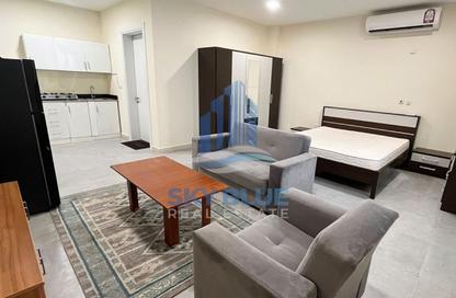 Apartment - Studio - 1 Bathroom for rent in Al Duhail North - Al Duhail - Doha