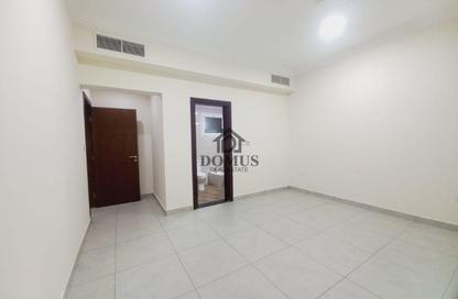 Apartment - 2 Bedrooms - 2 Bathrooms for rent in Thabit Bin Zaid Street - Al Mansoura - Doha