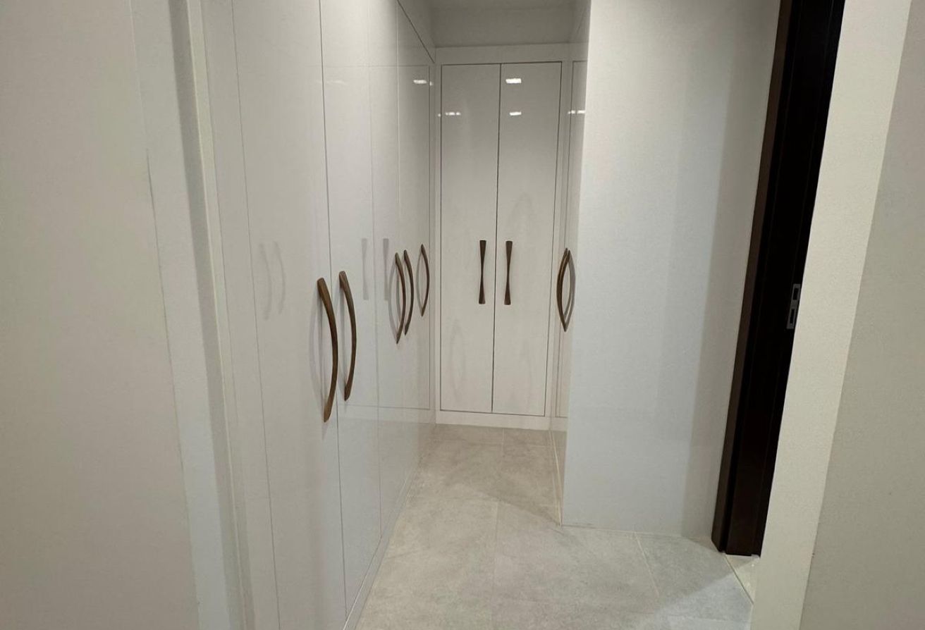 Modern 1-Bedroom with Prime Location thumbnail 4