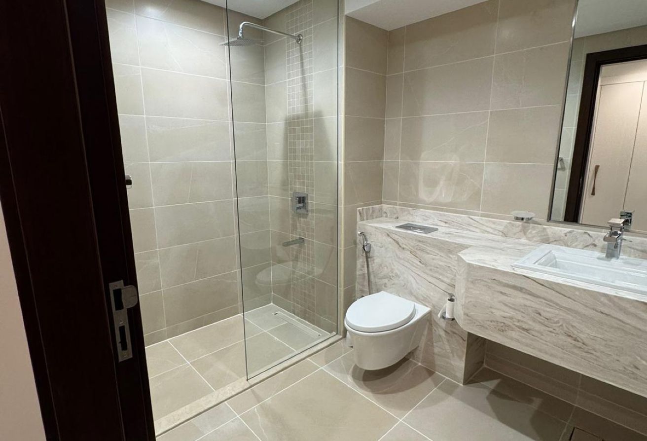 Modern 1-Bedroom with Prime Location thumbnail 5