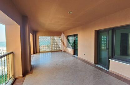 Apartment - 1 Bedroom - 2 Bathrooms for rent in East Porto Drive - Porto Arabia - The Pearl Island - Doha