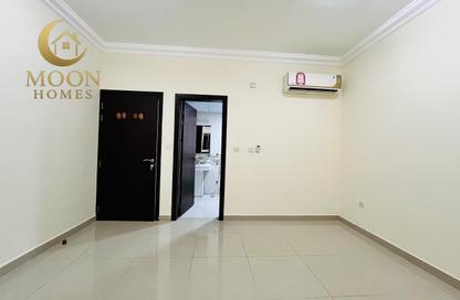 Apartment - 2 Bedrooms - 2 Bathrooms for rent in Al Mansoura - Al Mansoura - Doha