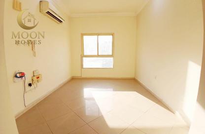 Apartment - 1 Bedroom - 1 Bathroom for rent in Umm Ghuwailina 4 - Umm Ghuwailina - Doha