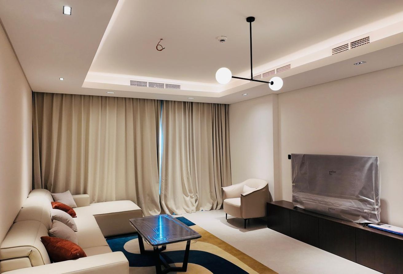 Spacious 1BR with Balcony | Fully Furnished thumbnail 3